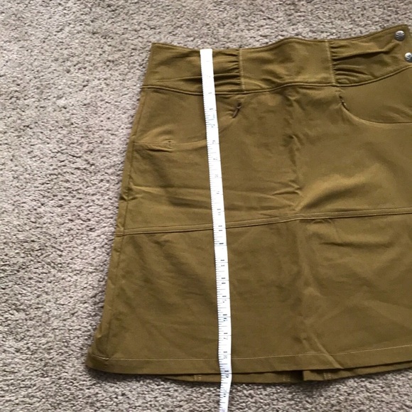 Athleta Olive Hit The Trail Skort 4T - Picture 3 of 5